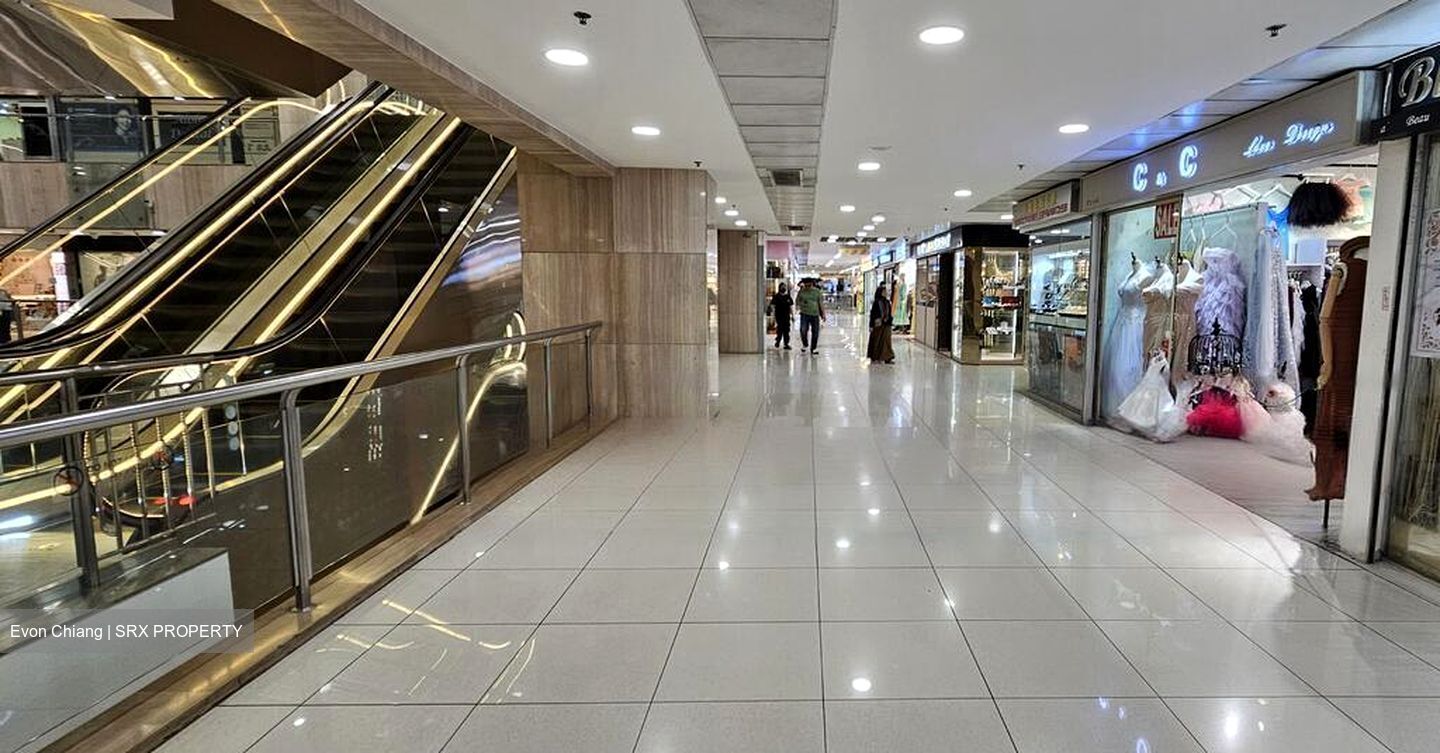 Scotts Road (D9), Retail #481137771